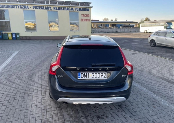 Volvo V60 cena 33900 przebieg: 290000, rok produkcji 2011 z Środa Wielkopolska małe 67